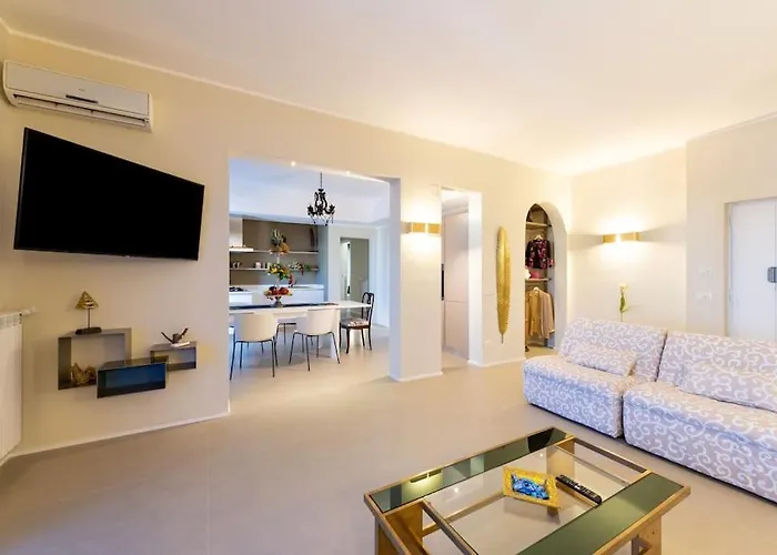 Apartment Charming Luxury Apartment: Center *