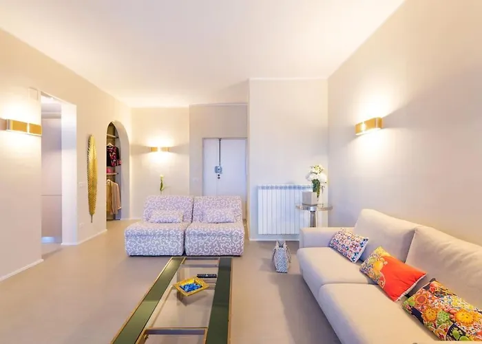 Charming Luxury Apartment: Center *