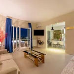 Apartament Charming Luxury Apartment: Center *