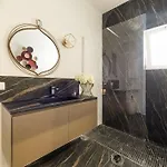 Charming Luxury Apartment: Center