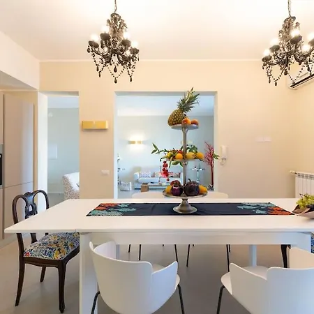 شقة Charming Luxury Apartment: Center سورينتو