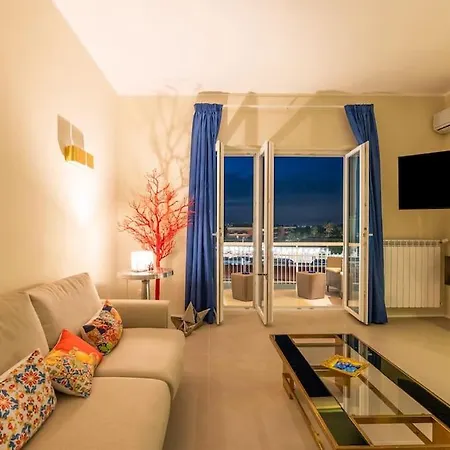 Apartamento Charming Luxury Apartment: Center