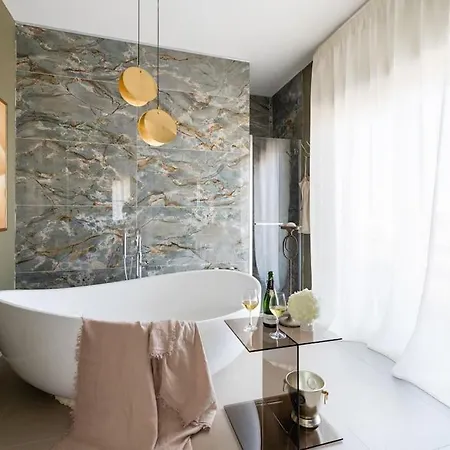 Charming Luxury Apartment: Center *