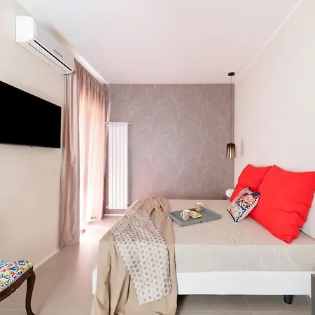 Charming Luxury Apartment: Center شقة
